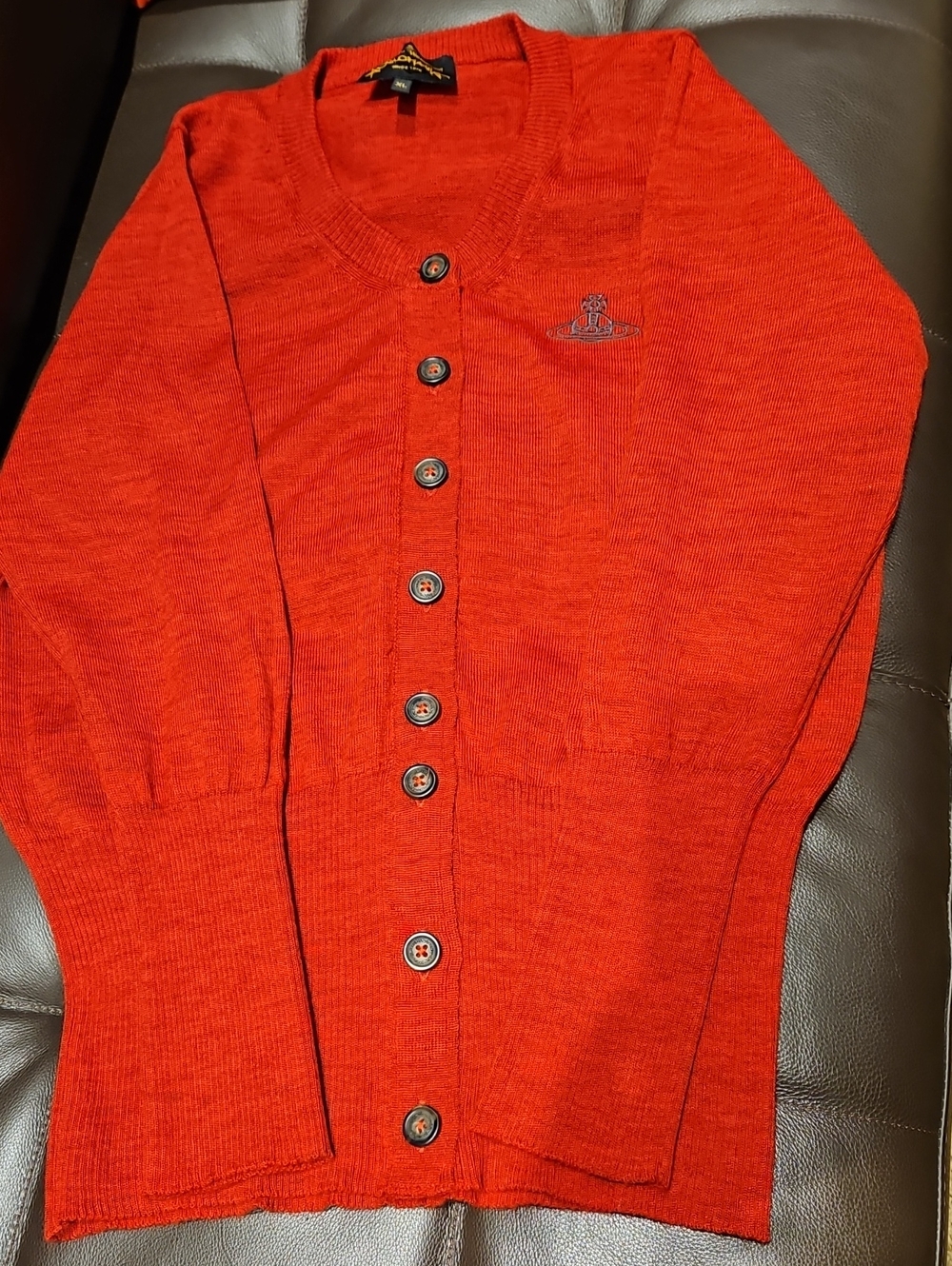 VIVIENNE WESTWOOD RED V-NECK/BUTTON CARDIGAN    SIZE XL
